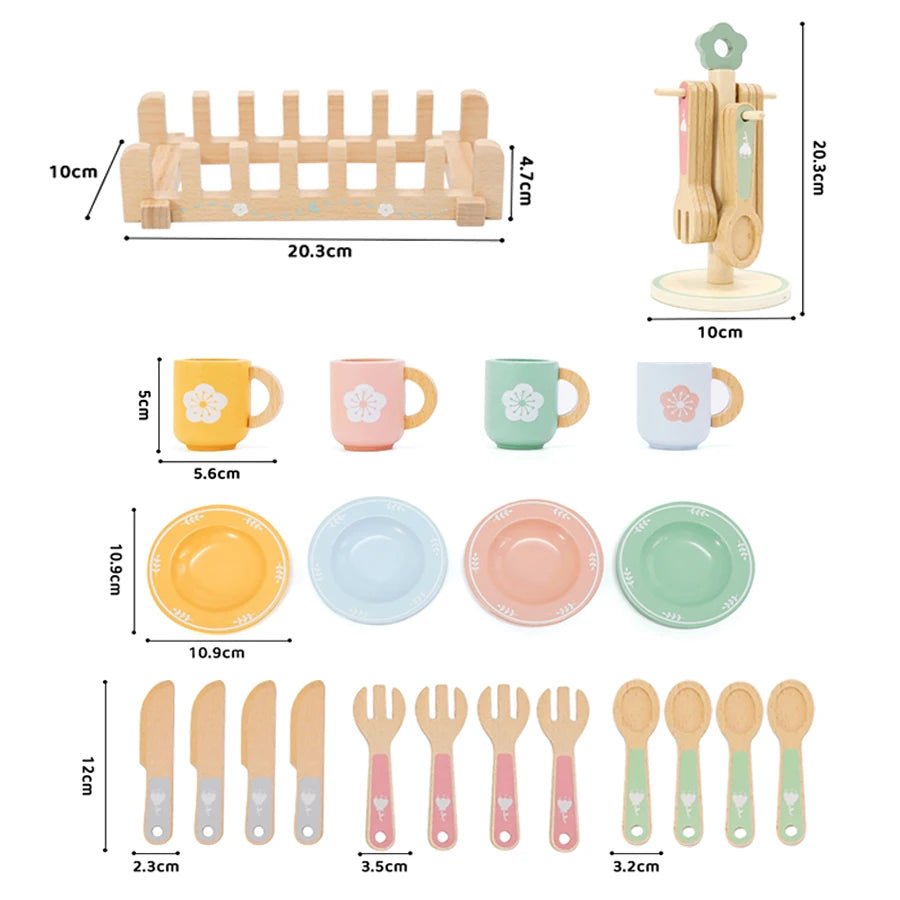 Little wooden tableware set
